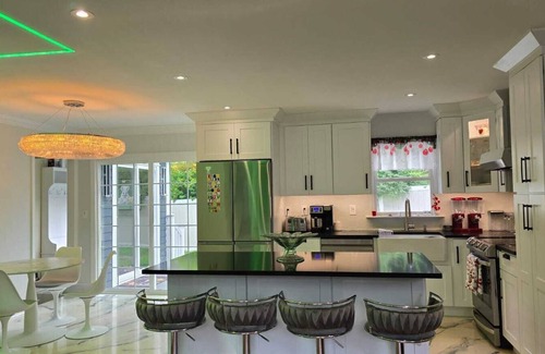 Bethel House | Charming 3-bedroom house with AC and WiFi lower label muvie theater ,
