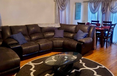 Throgs Neck House | Charming 3-bedroom house in Bronx with AC, WiFi