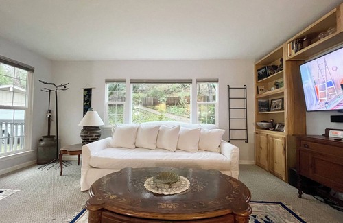 Chico House | Charming 3-bedroom house with Private Creek in peaceful Butte Creek Canyon