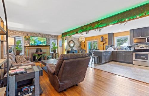 Westgate House | Charming 3 Bedroom House in a Quiet Neighborhood