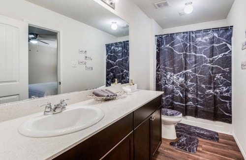 Dallas House | Charming 3-bedroom house with AC and WiFi in lovely Dallas