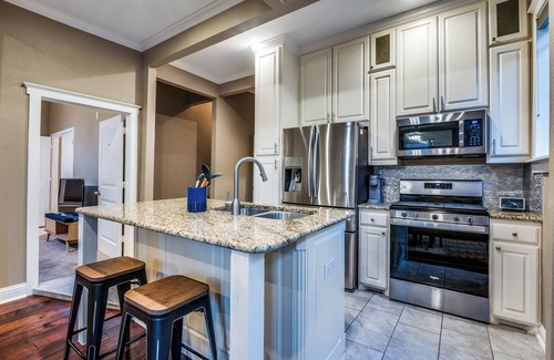 Kessler House | Charming 3-bedroom house with lovely outdoor space in the Bishop Arts district