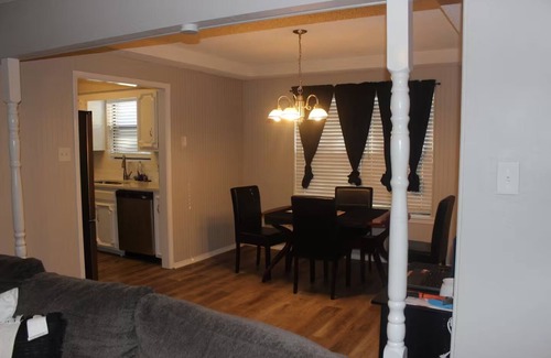 DeSoto House | Charming 3-bedroom house in peaceful DeSoto with WiFi and AC