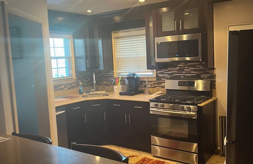 Alden Manor House | Charming 3-bedroom house with WiFi, AC and access to backyard