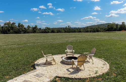 Faber House | Charming 3-bedroom house in Nelson County