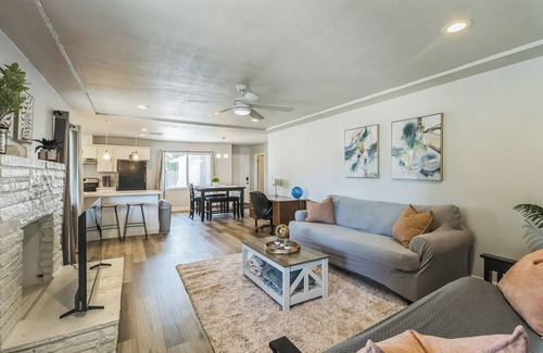 Raisin House | Charming 3-bedroom house with wifi, AC and smart tvs in every room