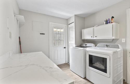 Spring Shadows House | Charming 3-bedroom house in terrific Houston with AC, WiFi