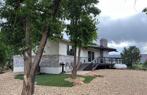 Kanab House | Charming 3-bedroom house with WiFi, AC in serene Kanab