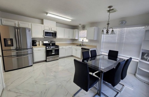 Bear Creek Plantation House | Charming 3-bedroom house in Katy with AC and WiFi