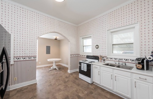 Luling House | Charming 3-bedroom house with AC and WiFi in fabulous Luling