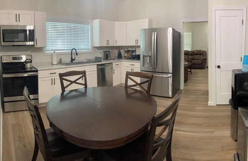 Marion House | Charming 3-bedroom house with WiFi, AC in peaceful Marion