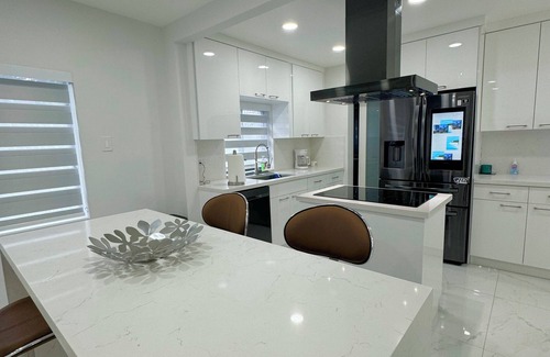 Coral Terrace House | Charming 3-bedroom house in marvelous Miami with AC, WiFi