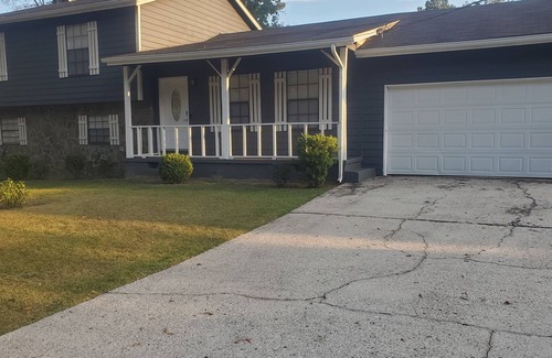 Morrow House | Charming 3-bedroom house with WiFi, AC in lovely Morrow