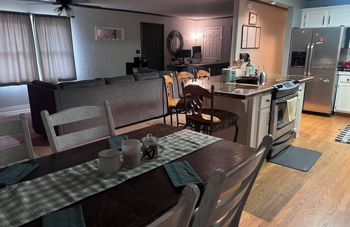 Newton House | Charming 3-bedroom house in Newton - Your Home Away From Home!