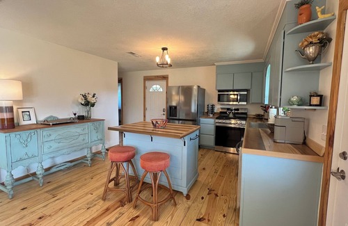 Houston County House | Charming 3-bedroom house with breathtaking views in Newton with AC, WiFi
