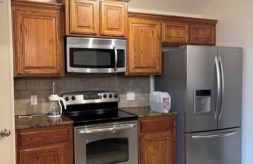 Norman House | Charming 3-bedroom house with AC, fitness room, WiFi in Norman