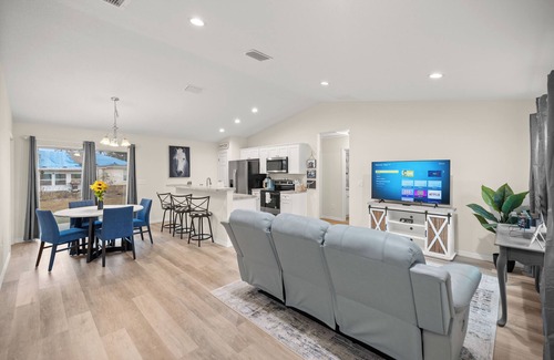 Candler House | Charming 3-bedroom house in peaceful Ocala with WiFi, AC