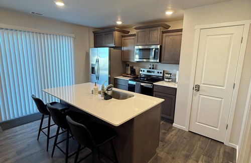 Tri-Cities House | Charming 3-bedroom house with AC, WiFi in peaceful Pasco.