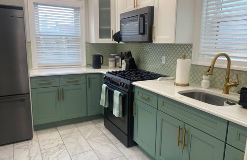 Queens House | Charming 3-bedroom house in Queens with WiFi and AC