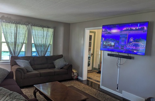 Ramsay House | Charming 3-bedroom house with AC and WiFi in wonderful Ramsay