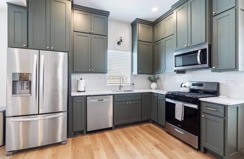Rogers House | Charming 3-bedroom house 10-min walk from Downtown Rogers. Close to Beaver Lake!