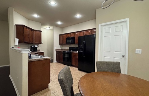 Rogers House | Charming 3-bedroom house in Rogers with WiFi and AC, Close to attractions