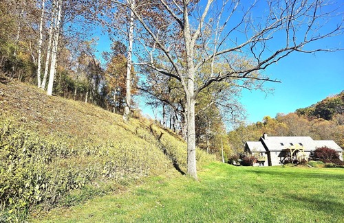 Industrial House | Charming 3-bedroom house on working farm in Salem, West Virginia,