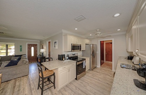 Stuart House | Charming 3-bedroom house in delightful Stuart on a quiet dead end street.