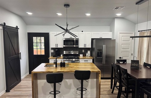 Tulsa House | Charming 3-bedroom house with WiFi, AC in vibrant Tulsa