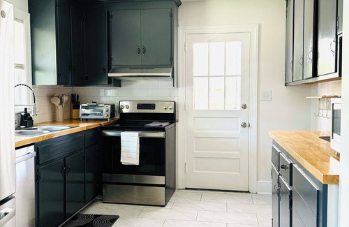 Wilson House | Charming 3-bedroom house just minutes from DT Wilson. Enjoy a comfortable stay!