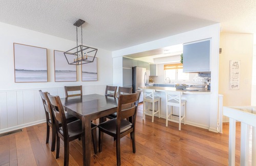 Hart House | Charming 3-bedroom house with private waterfront, hot tub & close to dunes