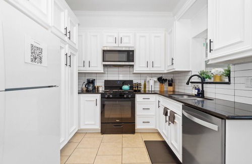 Barker House | Charming 3-bedroom house with Pool, Backyard Lounge, Game room in welcoming Katy
