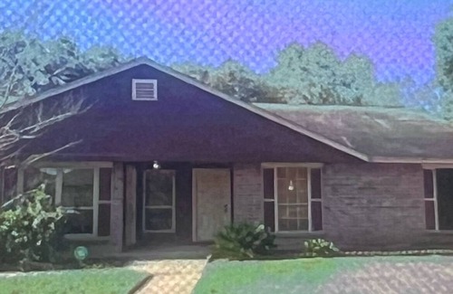 Barker House | Charming 3-bedroom house with WiFi, AC in peaceful Katy