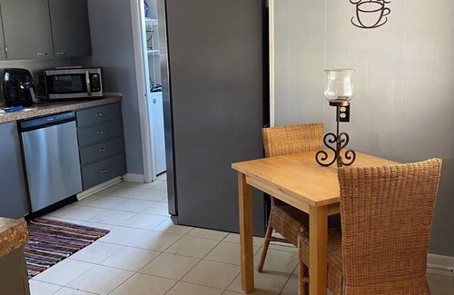 Nash House | Charming 3-bedroom house with WiFi and AC in Nash
