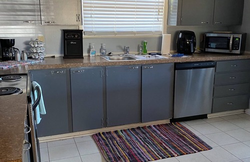 Nash House | Charming 3-bedroom house with WiFi and AC in Nash