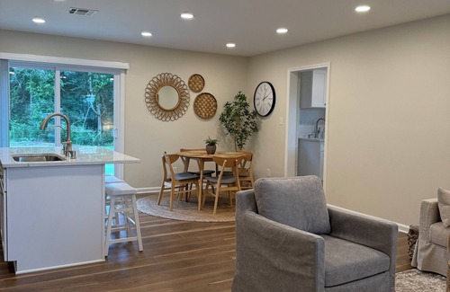 Fisher House | Charming 3-bedroom house with AC, WiFi in wonderful Many