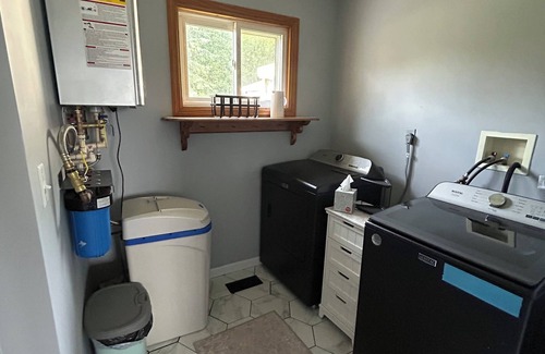 Hilliard House | Charming 3-bedroom in Hilliard with huge fenced in backyard
