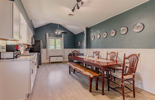 Fostoria Cottage | Charming 3-bedroom lakeside cottage
