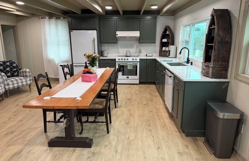 Columbia House | Charming 3-bedroom Lakehouse in Columbia with water views and dock
