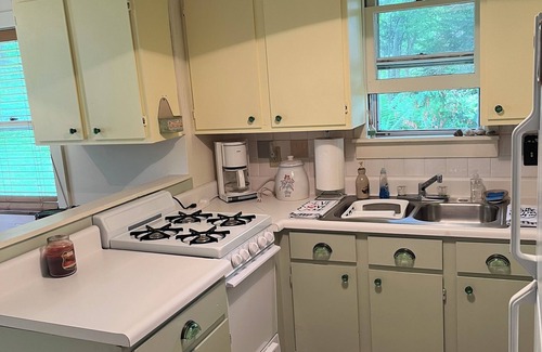 Woodford Cottage | Charming 3-bedroom Lakefront cottage in Woodford VT with WiFi access