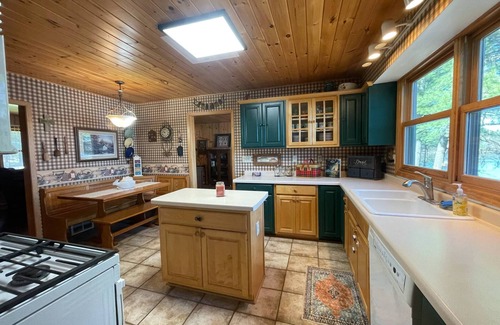 Siren House | Charming 3+ bedroom lake home on clean Dunham Lake, includes WiFi & laundry.