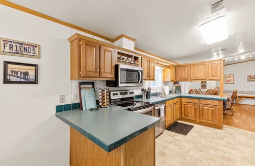 Kemp House | Charming 3-bedroom Lake house Near Cedar Creek