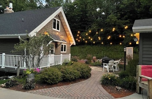 Pine River House | Charming 3-bedroom lake house in lovely Saxeville, WI with WiFi, AC
