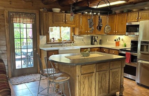 Wilcox Cabin | Charming 3-bedroom log cabin in Elk County