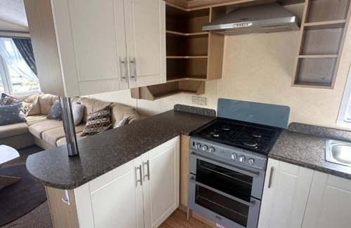 Lecemy House | Charming 3-bedroom mobile home with WiFi and AC in Dunkineely