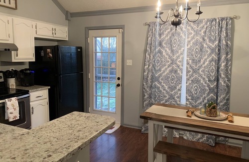 Lakeland House | Charming 3 bedroom Memphis Suburbs