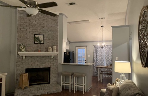 Lakeland House | Charming 3 bedroom Memphis Suburbs