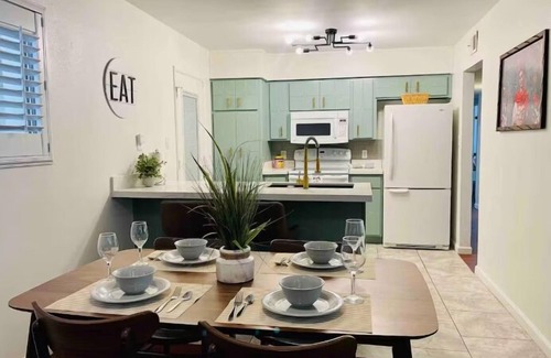 Yuma House | Charming 3 Bedroom Mid-Century Modern Home with Gym & Game Room