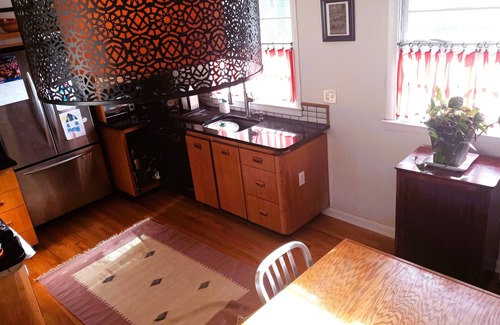 Atlanta House | Charming 3-bedroom Mid Century Modern bungalow in wonderful Atlanta with AC