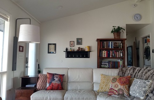 Atlanta House | Charming 3-bedroom Mid Century Modern bungalow in wonderful Atlanta with AC